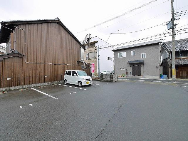 メゾン・ド・プリムべールの駐車場|駐車スペースもあります