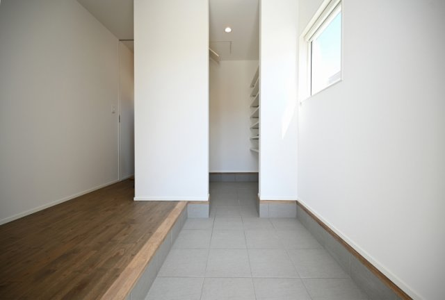 西条市小松町新屋敷土地建物【1,780】59.83坪　27.05坪のエントランス