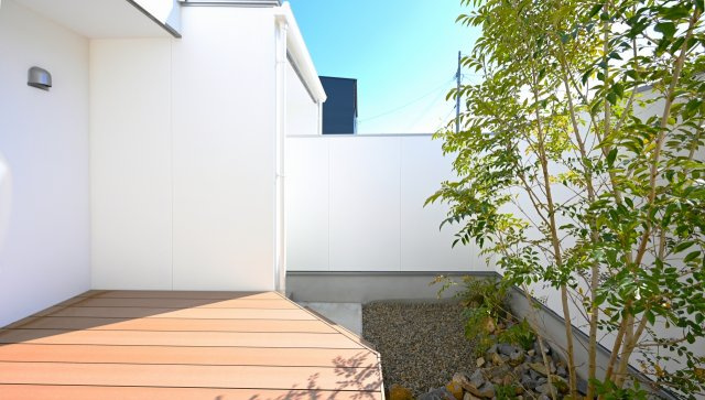 西条市小松町新屋敷土地建物【2,080】59.83坪　27.05坪の庭