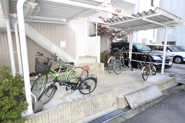 アイディール中之島　仲介手数料無料の駐車場