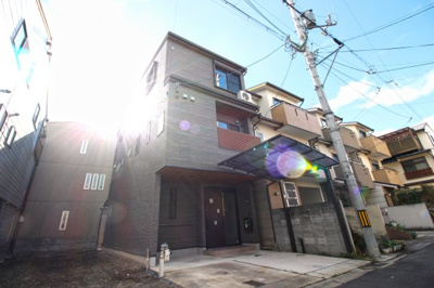 【外観】 | 南区八条内田町　中古戸建 | ＪＲ『西大路駅』・近鉄『東寺駅』徒歩14分！京都駅にもアクセス可能です。駐車は2台可能（普通車+軽自動車）イオン洛南・イオン京都が車で約5分以内にあり便利！