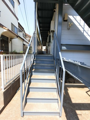 【エントランス】 | ファミーユのぞみ | 1Fでも高さがあります