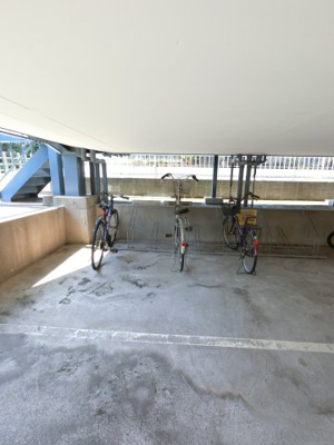 【設備】 | ファミーユのぞみ | 建物の下に駐輪場があります