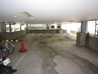 【駐車場】 | ファミーユのぞみ | 建物の下に駐車場があります