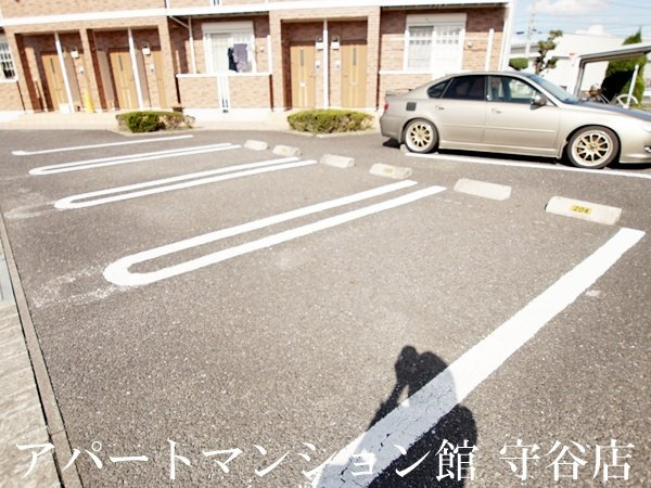 アルコ・バレーノの駐車場