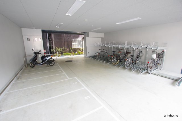 プレサンス OSAKA DOMECITY クロスティ 仲介手数料無料の駐車場