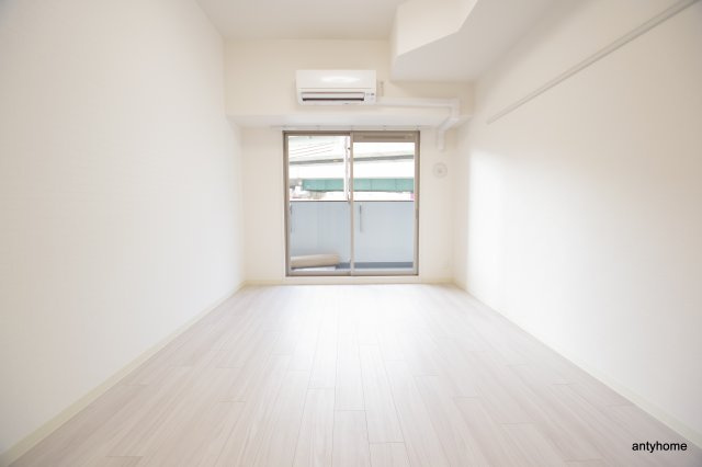 プレサンス OSAKA DOMECITY クロスティ 仲介手数料無料の居間・リビング