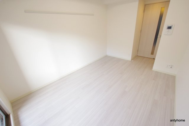 プレサンス OSAKA DOMECITY クロスティ 仲介手数料無料の洋室