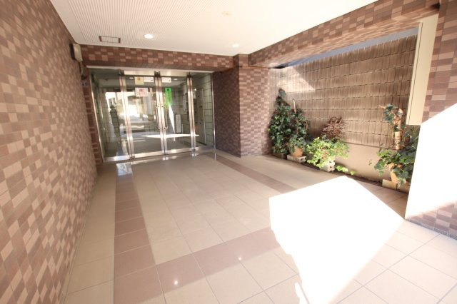 菱和パレス東十条駅前のロビー