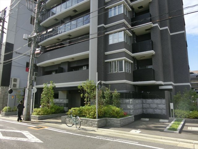 プレサンスロジェ桜山の駐車場|プレサンスロジェ桜通代官町