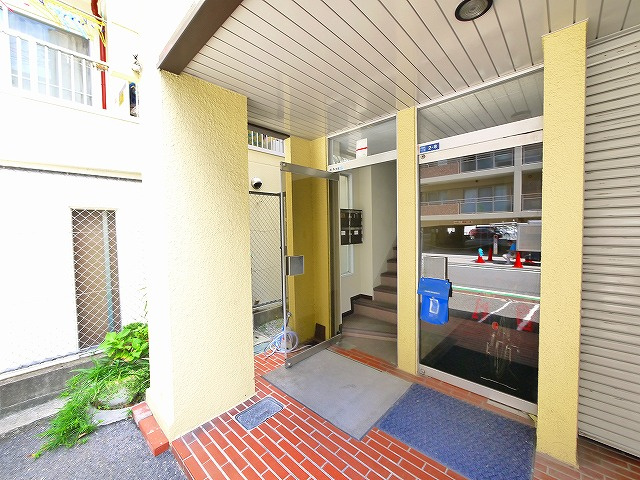 中島ビルのエントランス