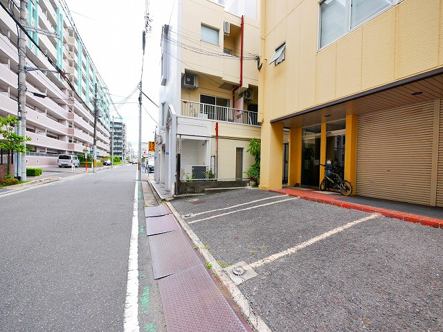 中島ビルの駐車場