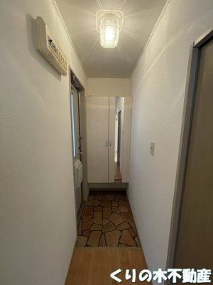 【玄関】 | ヴィラフローラⅡ | 明るい玄関です