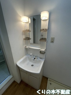 【洗面所】 | ヴィラフローラⅡ | 広い洗面スペース