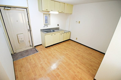 【居間・リビング】 | 高安一番館