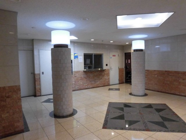 大阪市中央区材木町の賃貸マンションのロビー