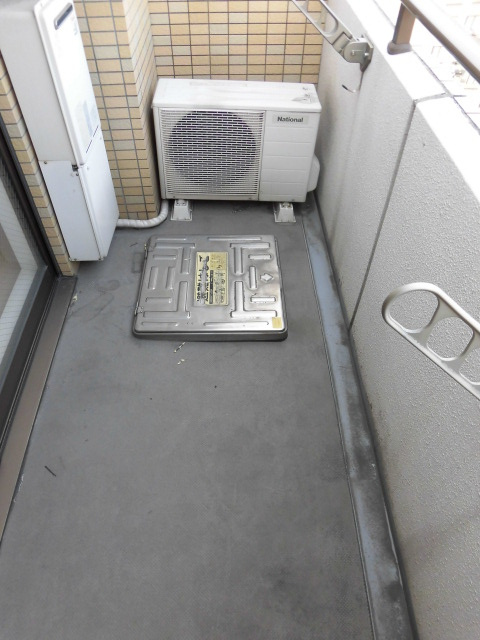 大阪市中央区材木町の賃貸マンションのバルコニー