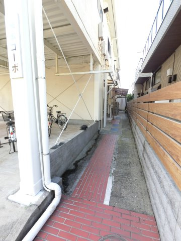 【その他共用部分】 | 1F通路・駐輪場屋根付です