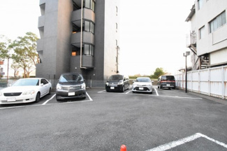 【駐車場】 | 平置き駐車場です。