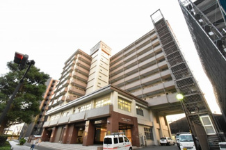 【外観】 | 京浜東北線「鶴見」駅徒歩７分！
総戸数８２戸、昭和５４年５月築、管理人は住込勤務につき管理体制良好です♪