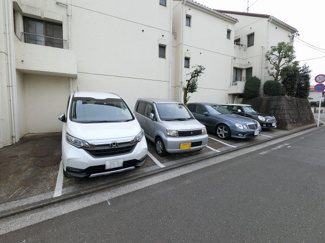 【駐車場】 | 平置き駐車場です。