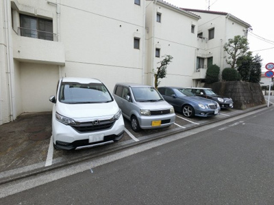 【駐車場】 | ガーデン南山手4号棟 | 平置き駐車場です。