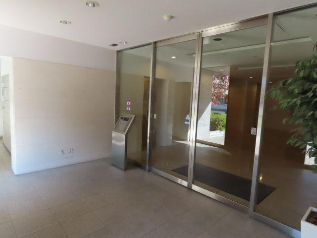 大阪市西淀川区野里３丁目の賃貸マンションのエントランス