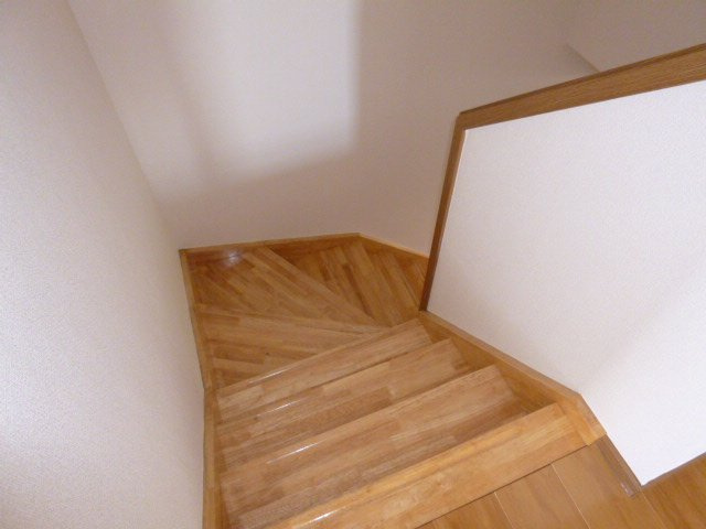 レーベン中畝Ｄのその他|階段