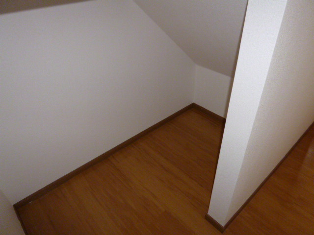 レーベン中畝Ｄの収納|階段下収納