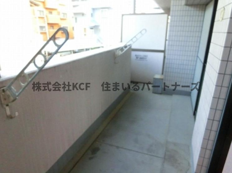 サンセーヌ六ツ門のバルコニー|外からの目が気にならないバルコニーで洗濯物が干せます