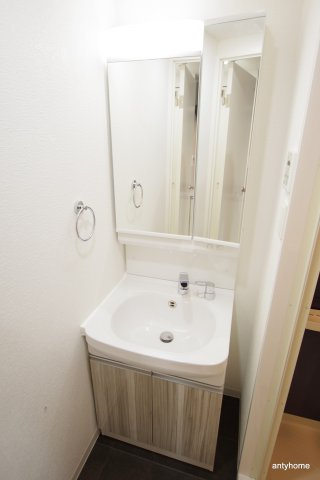 ワールドアイ阿波座パークサイド 仲介手数料無料の洗面所