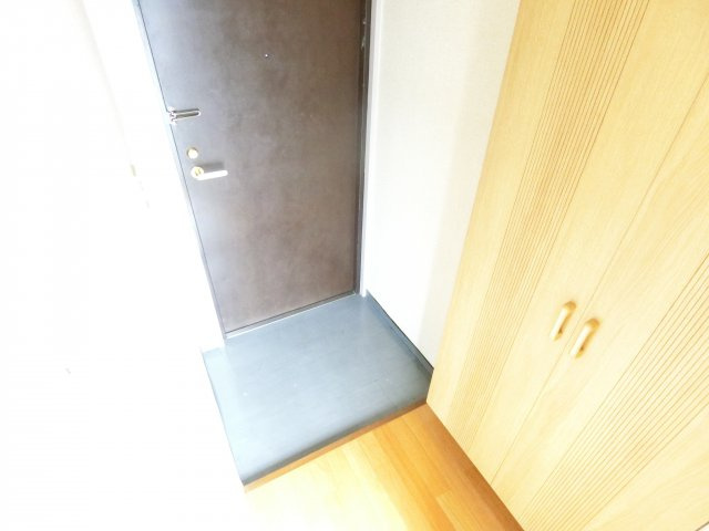 セブンフロアハイツの玄関