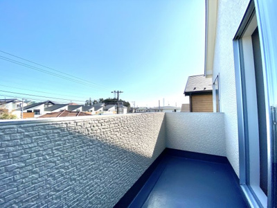 【外観】 | 大幅値下げ！【内覧可能／仲介手数料不要】MY LIFE HOME 湘南台６棟-２号棟 | 東南に向いたバルコニーは陽当たり良くお洗濯物も乾かしやすいですね！