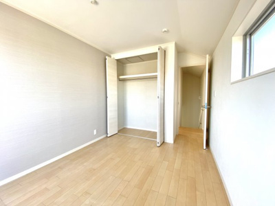 【外観】 | 大幅値下げ！【内覧可能／仲介手数料不要】MY LIFE HOME 湘南台６棟-２号棟 | アクセントクロスが効いた居室