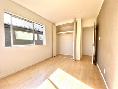 【外観】 | 大幅値下げ！【内覧可能／仲介手数料不要】MY LIFE HOME 湘南台６棟-２号棟 | アクセントクロスが効いた居室