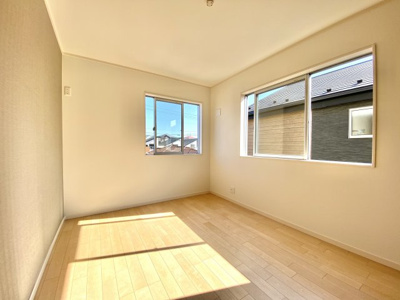 【外観】 | 大幅値下げ！【内覧可能／仲介手数料不要】MY LIFE HOME 湘南台６棟-２号棟 | アクセントクロスが効いた居室