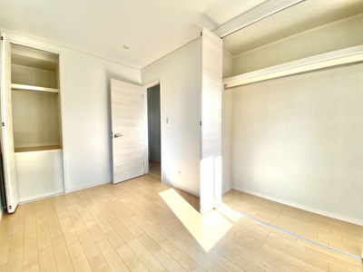 【外観】 | 大幅値下げ！【内覧可能／仲介手数料不要】MY LIFE HOME 湘南台６棟-２号棟 | 収納が多い居室はお洋服を沢山お持ちの方のお部屋にピッタリ！