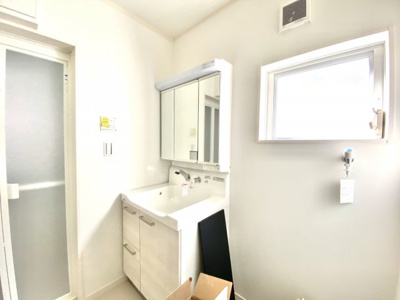 【外観】 | 大幅値下げ！【内覧可能／仲介手数料不要】MY LIFE HOME 湘南台６棟-２号棟 | バスルームに合わせた洗面所