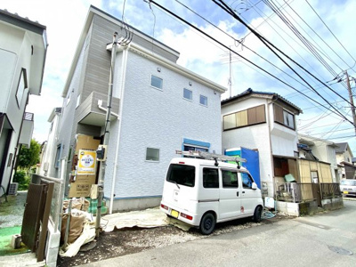 【外観】 | 【売主／新築】MLH 長後１棟（仲介手数料不要） | 足場が外れました。
現在クロスを施工中ですので、もう少しでご覧いただけますよ！