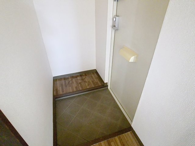 メゾンロイヤルＡの玄関
