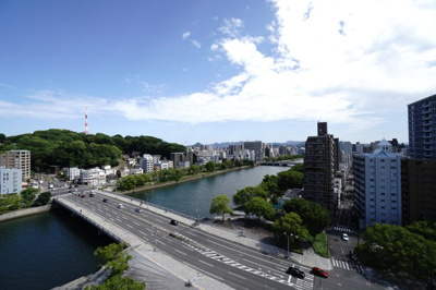 【展望】 | 【ラグジュアリーリノベ】ダイアパレス鶴見橋 | 【四季を感じる】
四季の移ろい・爽やかな青空や風を感じられ
自然を愉しめるパノラマビュー。
毎日の暮らしに余裕を感じさせてくれる、
遮る物の無い開放的な眺望を是非、ご堪能ください。