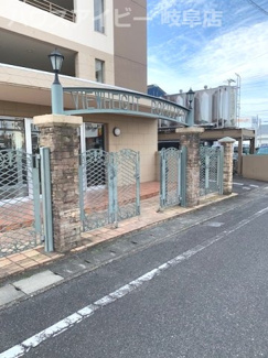 【エントランス】 | ビューハイツ六条3階部分！リノベーション住宅　築20年！住宅ローン控除対象物件です　バス停徒歩2分