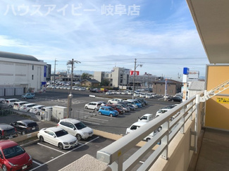 【展望】 | ビューハイツ六条3階部分！リノベーション住宅　築20年！住宅ローン控除対象物件です　バス停徒歩2分