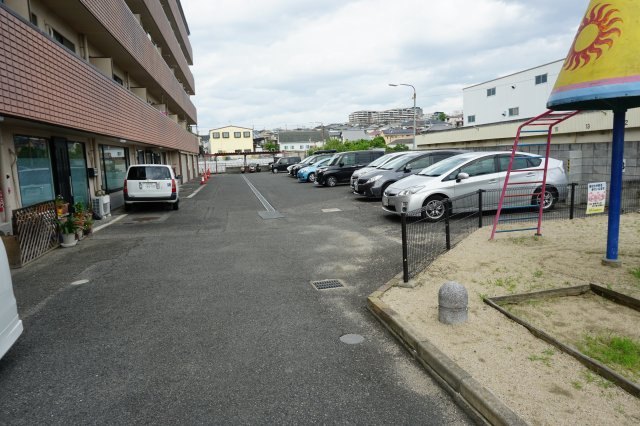 和泉市箕形町４丁目の賃貸マンションの駐車場|駐車場です