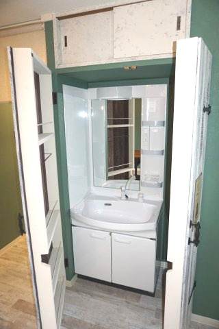和泉市箕形町４丁目の賃貸マンションの独立洗面台|独立洗面台で身支度をすべて済ませてしまいましょう