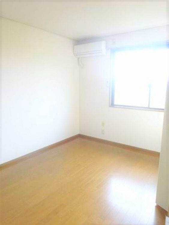 パピオン津福の洋室|明るい洋室です