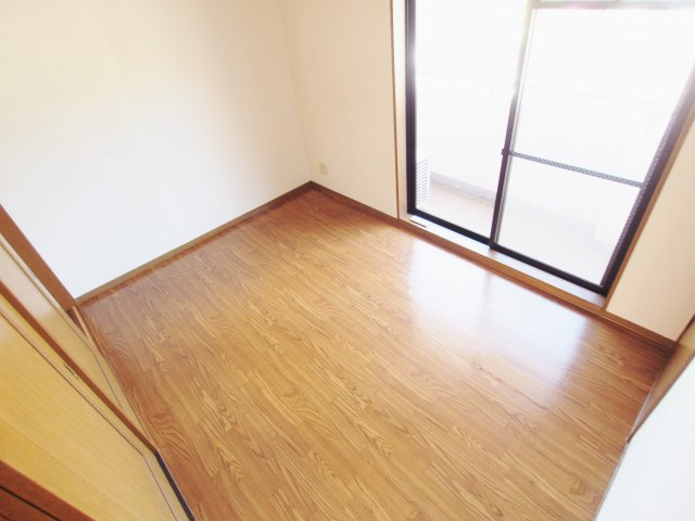 グランビューヒルズ瀬川の洋室