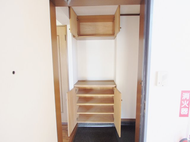 グランビューヒルズ瀬川の玄関