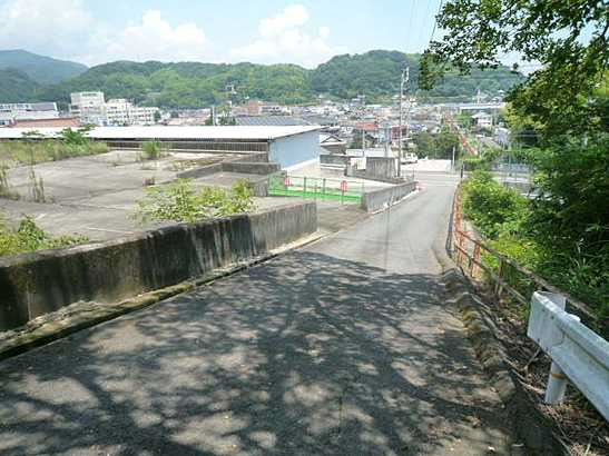 【前面道路含む現地写真】