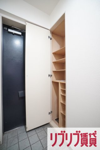 千葉本町スカイマンションの玄関